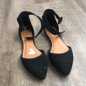 BARELY WORN black velvet flats